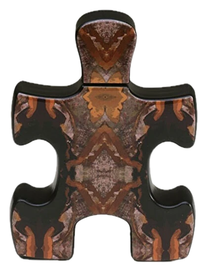 Puzzle Daylight Eau de Parfum şişesi, sanatçı Tahir Cengiz Yatağan’ın eserinden evrilen heykelsi tasarım
