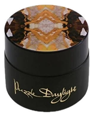 Daylight Solid Parfüm 15 ml kavanozu, kapakta sanatçının eserinden desen