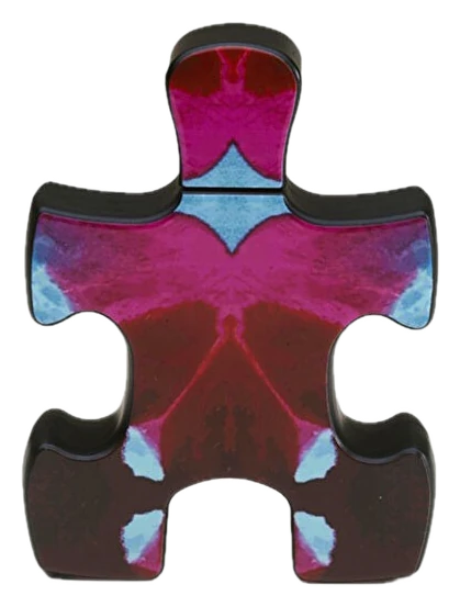Puzzle Rayiha Eau de Parfum şişesi, sanatçı Tahir Cengiz Yatağan’ın eserinden evrilen heykelsi tasarım