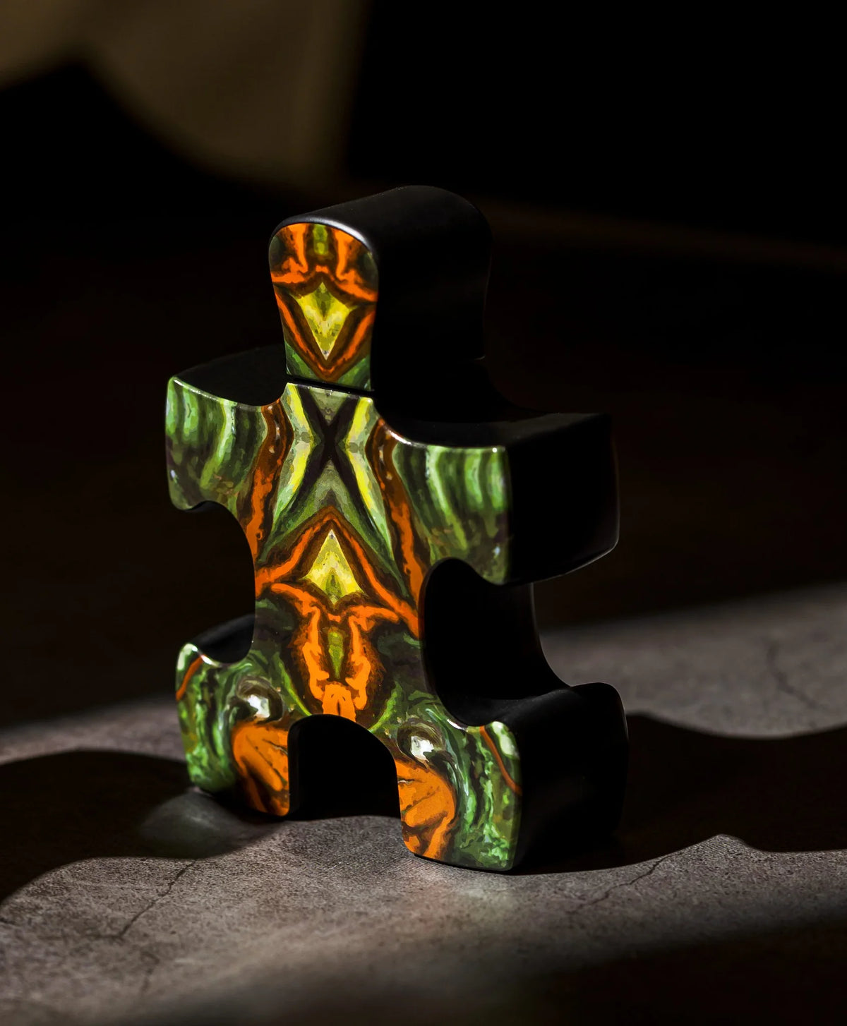 Puzzle Purgatory sanatsal niş parfüm şişesi, stüdyo çekimi