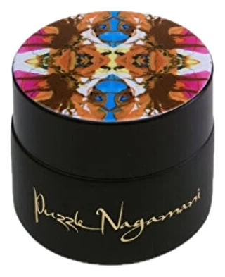 Nagamani Solid Parfüm 15 ml kavanozu, kapakta sanatçının eserinden desen