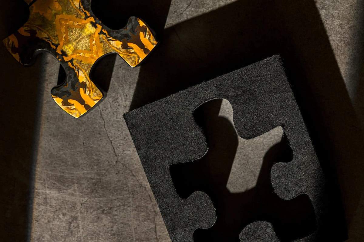 Puzzle Daylight sanatsal niş parfüm şişesi, stüdyo çekimi