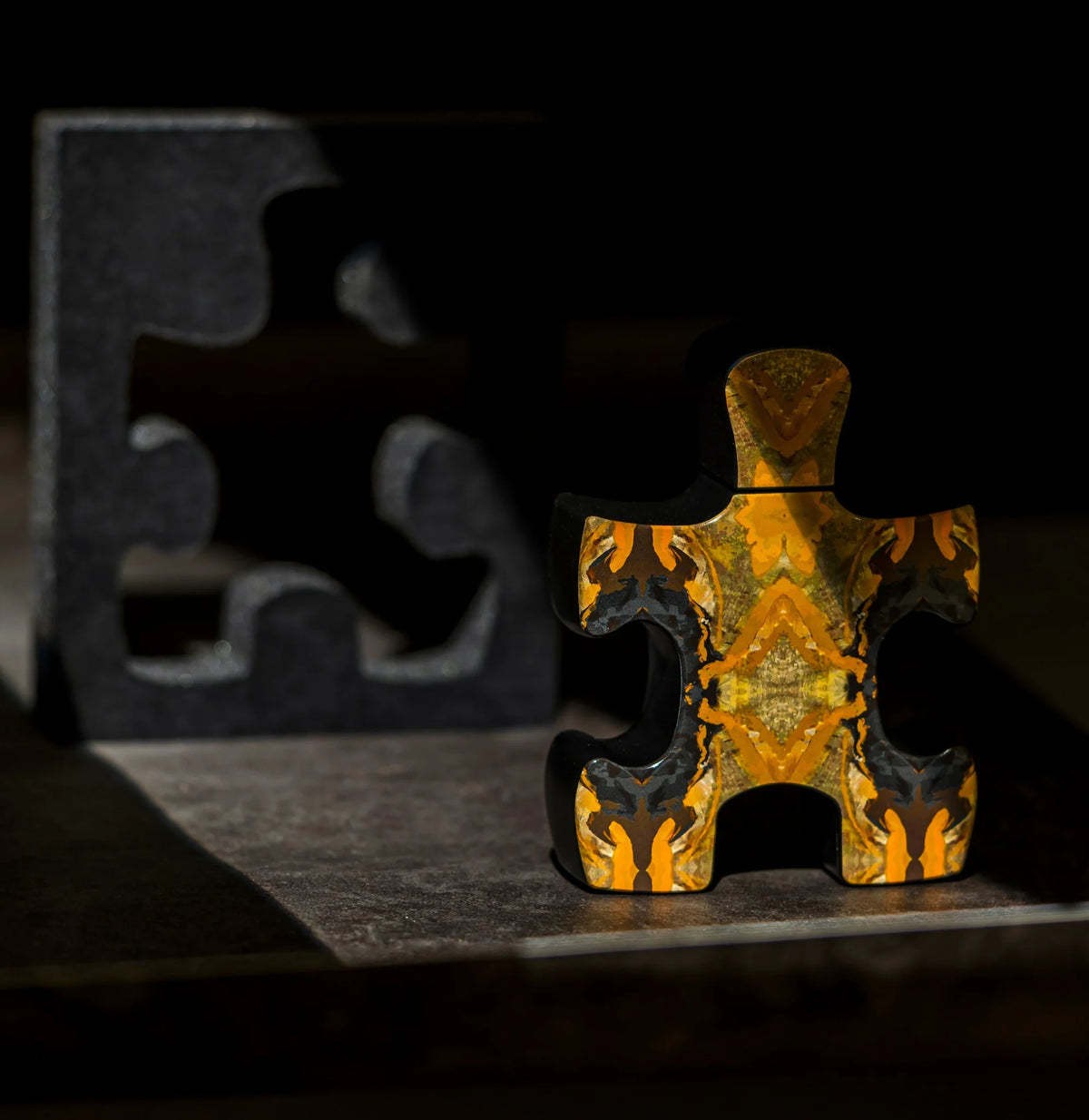 Puzzle Daylight sanatsal niş parfüm şişesi, stüdyo çekimi